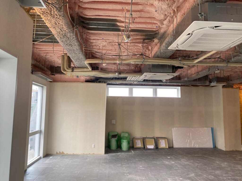 渋谷のホテル 工事中の天井